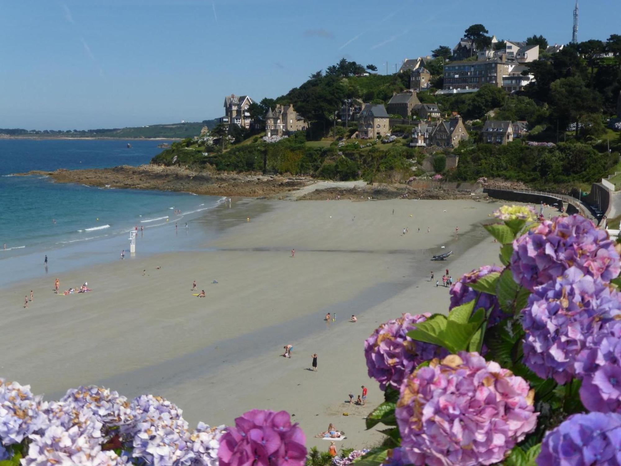 Holiday Home In A Quiet Location Near The Coast 플뢰뮈르보두 외부 사진